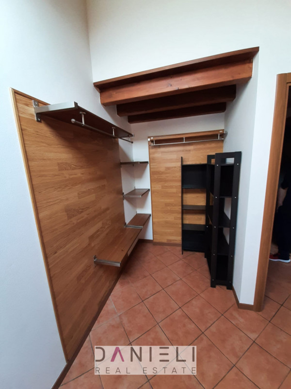 Montorso Vicentino: in pieno centro disponiamo di bicamere posto al secondo ed ultimo piano di pr...