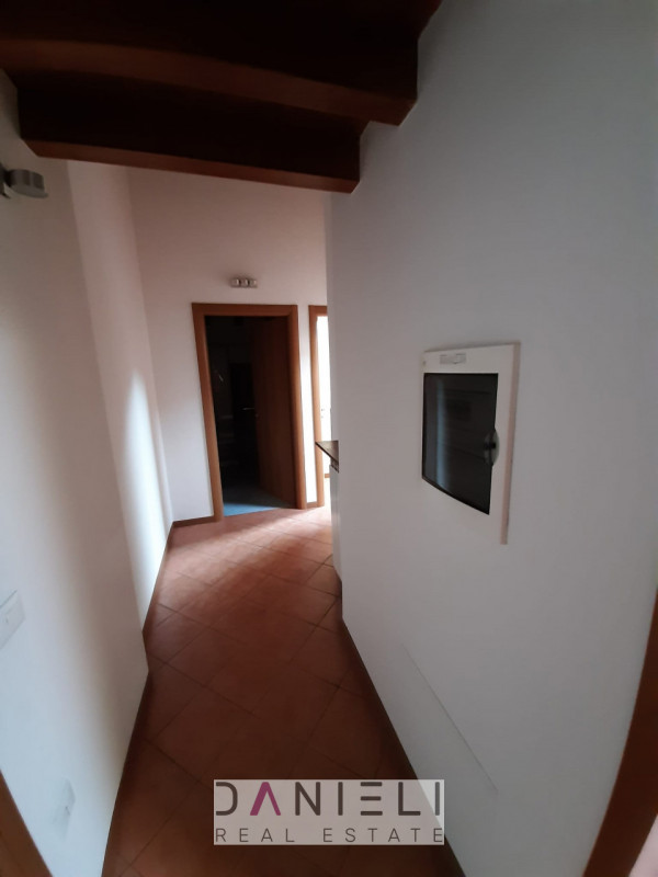 Montorso Vicentino: in pieno centro disponiamo di bicamere posto al secondo ed ultimo piano di pr...