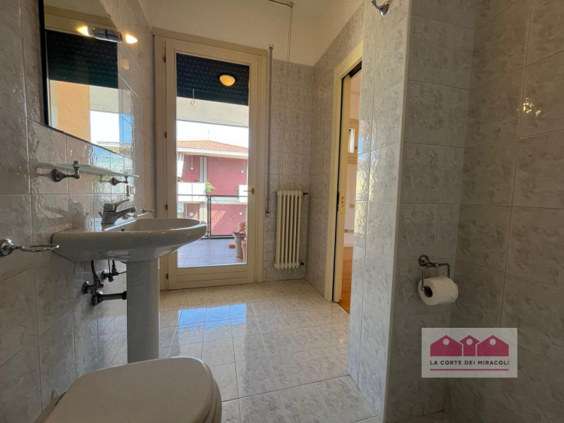 MERCATO NUOVO: SPAZIOSO BICAMERE COMPOSTO DA SOGGIORNO CON ANGOLO COTTURA, UNA CAMERA MATRIMONIAL...