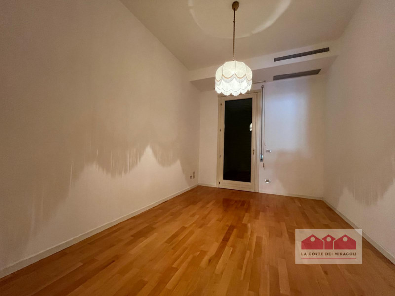 MERCATO NUOVO: SPAZIOSO BICAMERE COMPOSTO DA SOGGIORNO CON ANGOLO COTTURA, UNA CAMERA MATRIMONIAL...