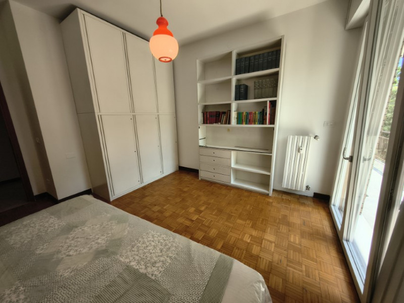 In una zona residenziale tranquilla, verde e comodissima a tutti i servizi, proponiamo in vendita...