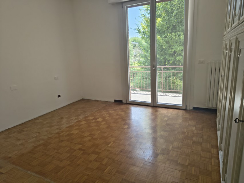 In una zona residenziale tranquilla, verde e comodissima a tutti i servizi, proponiamo in vendita...
