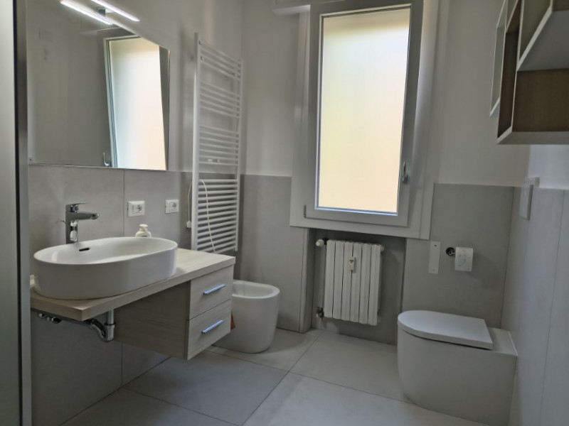 In una zona residenziale tranquilla, verde e comodissima a tutti i servizi, proponiamo in vendita...