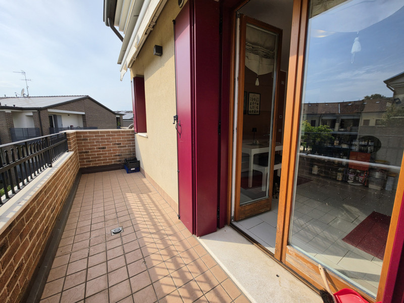 NOVENTA PADOVANA - "RESIDENCE ACERI". Vendesi appartamento / attico luminoso e dagli ampi spazi. ...