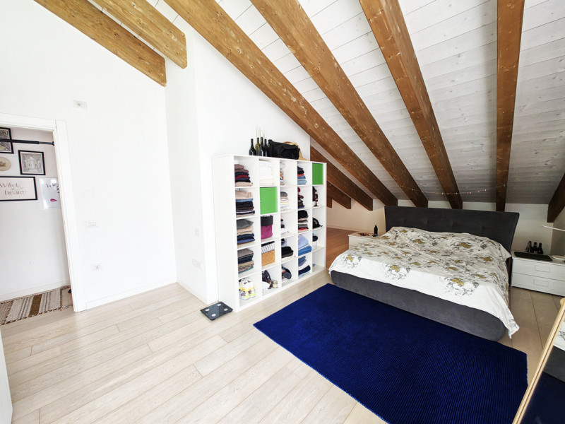NOVENTA PADOVANA - "RESIDENCE ACERI". Vendesi appartamento / attico luminoso e dagli ampi spazi. ...