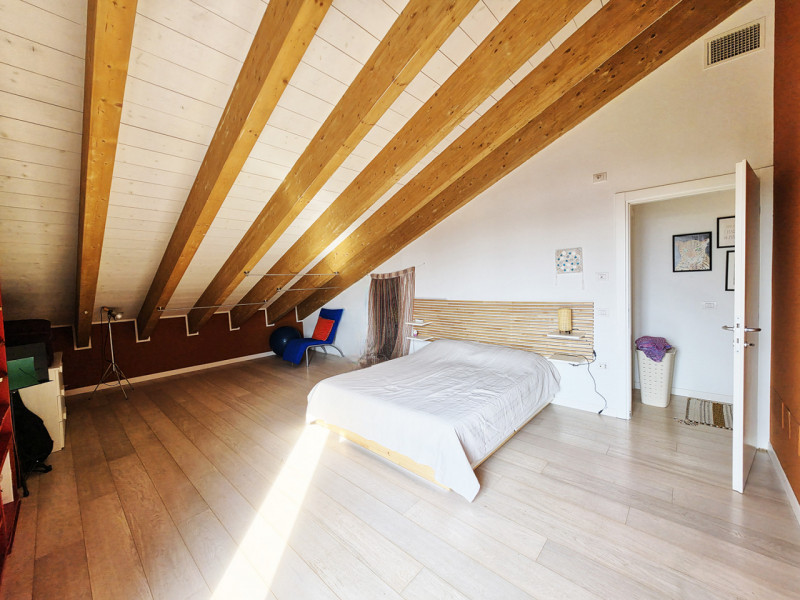 NOVENTA PADOVANA - "RESIDENCE ACERI". Vendesi appartamento / attico luminoso e dagli ampi spazi. ...