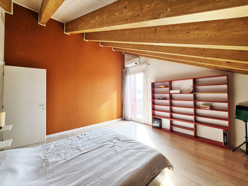 NOVENTA PADOVANA - "RESIDENCE ACERI". Vendesi appartamento / attico luminoso e dagli ampi spazi. ...