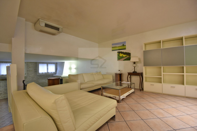 RONCAGLIA DI PONTE SAN NICOLÒ 

LA CASA CHE STAVI ASPETTANDO!

Se cerchi una casa spaziosa, elega...