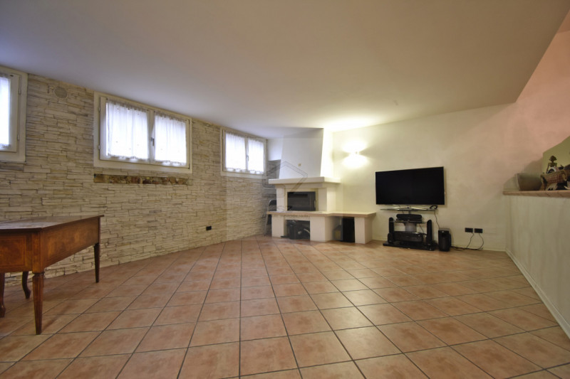 RONCAGLIA DI PONTE SAN NICOLÒ 

LA CASA CHE STAVI ASPETTANDO!

Se cerchi una casa spaziosa, elega...