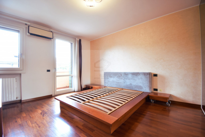 RONCAGLIA DI PONTE SAN NICOLÒ 

LA CASA CHE STAVI ASPETTANDO!

Se cerchi una casa spaziosa, elega...