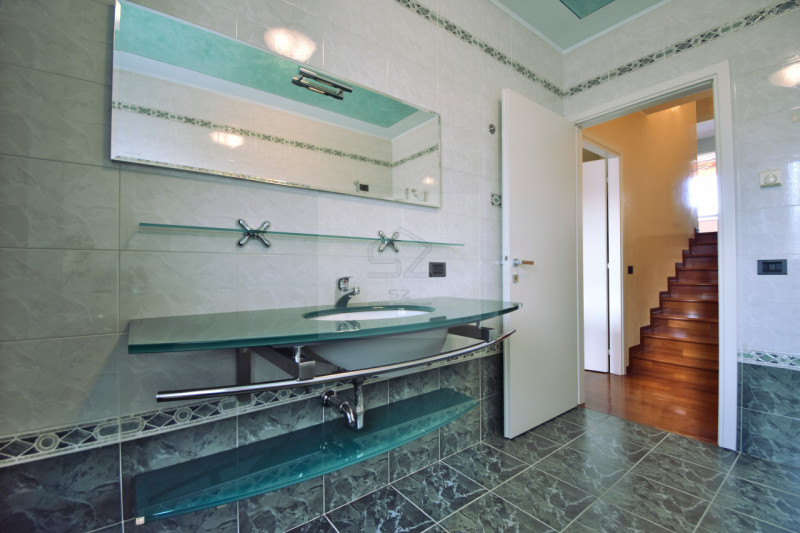 RONCAGLIA DI PONTE SAN NICOLÒ 

LA CASA CHE STAVI ASPETTANDO!

Se cerchi una casa spaziosa, elega...