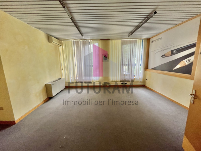 ARCUGNANO - 67FIL - PER INFO  0444310220 

In zona artigianale si propone in locazione ufficio al...