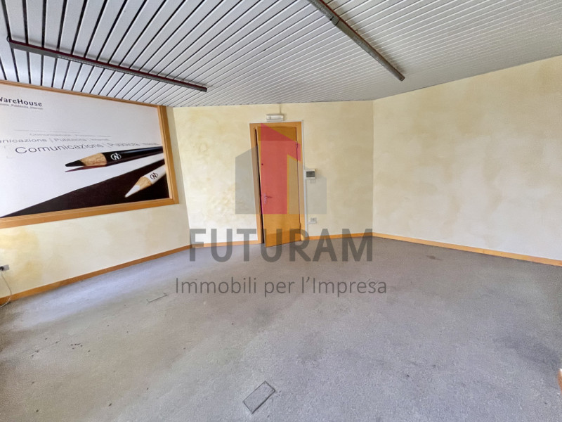 ARCUGNANO - 67FIL - PER INFO  0444310220 

In zona artigianale si propone in locazione ufficio al...