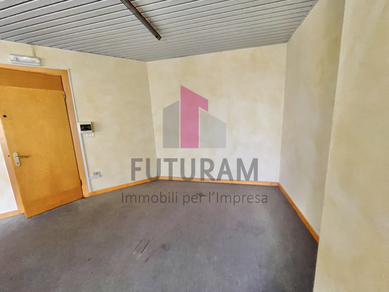 ARCUGNANO - 67FIL - PER INFO  0444310220 

In zona artigianale si propone in locazione ufficio al...