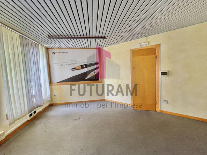 ARCUGNANO - 67FIL - PER INFO  0444310220 

In zona artigianale si propone in locazione ufficio al...