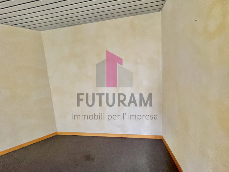 ARCUGNANO - 67FIL - PER INFO  0444310220 

In zona artigianale si propone in locazione ufficio al...