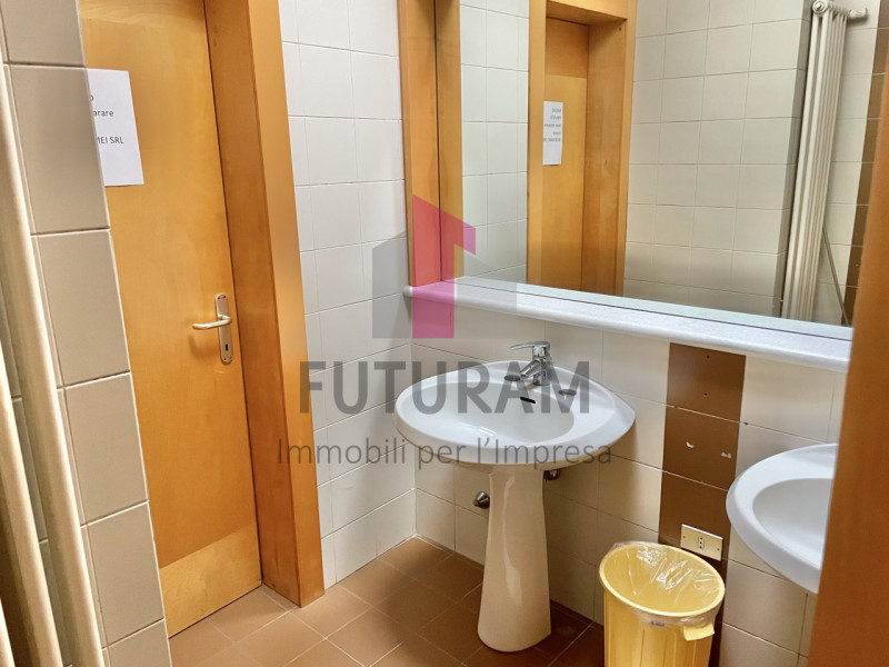 ARCUGNANO - 67FIL - PER INFO  0444310220 

In zona artigianale si propone in locazione ufficio al...
