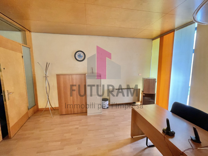 ARCUGNANO - 68FIL - PER INFO 0444310220

In zona artigianale si propone in locazione ufficio al p...