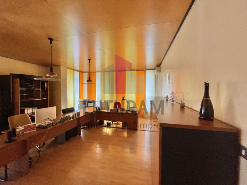 ARCUGNANO - 68FIL - PER INFO 0444310220

In zona artigianale si propone in locazione ufficio al p...