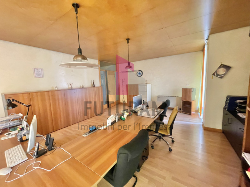 ARCUGNANO - 68FIL - PER INFO 0444310220

In zona artigianale si propone in locazione ufficio al p...