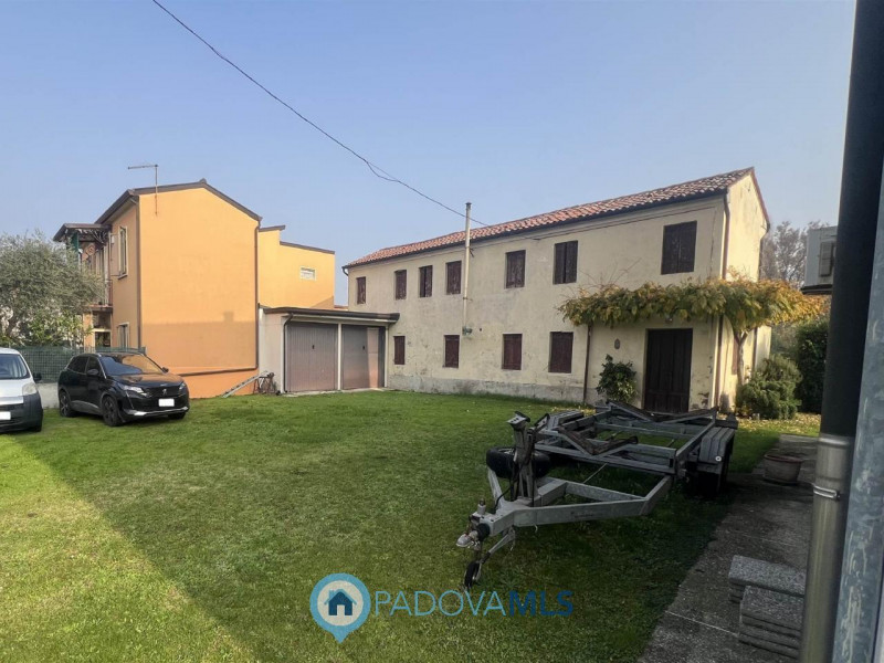 Immobile in esclusiva al Gruppo Padova MLS.
A San Pietro Viminario vicinanze, terreno edificabile...