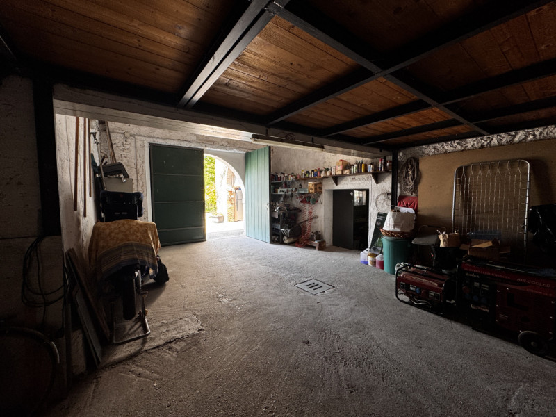 COMPOSIZIONE:
Proponiamo in vendita elegante villa singola, inserita armoniosamente nel paesaggio...