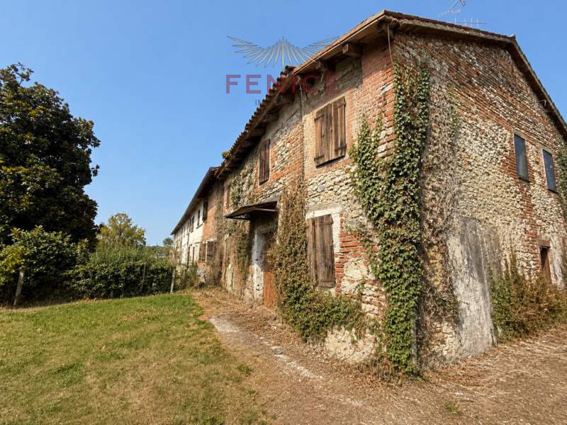 Nel cuore della tranquilla zona Bavaria di Nervesa della Battaglia, proponiamo un caratteristico ...