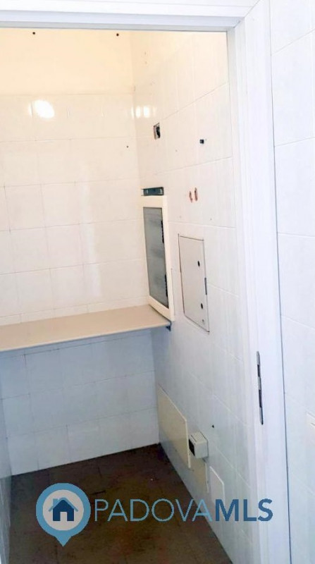 Immobile in esclusiva al Gruppo Padova MLS
LOCALE POLIFUNZIONALE IN AFFITTO A CASELLE DI SELVAZZA...