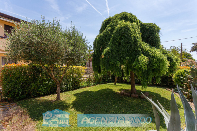 A BOVOLENTA IN POSIZIONE DI CAMPAGNA, PORZIONE DI BIFAMILIARE AL PRIMO PIANO CON A DISPOSIZIONE I...