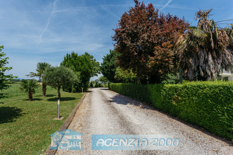 A BOVOLENTA IN POSIZIONE DI CAMPAGNA, PORZIONE DI BIFAMILIARE AL PRIMO PIANO CON A DISPOSIZIONE I...