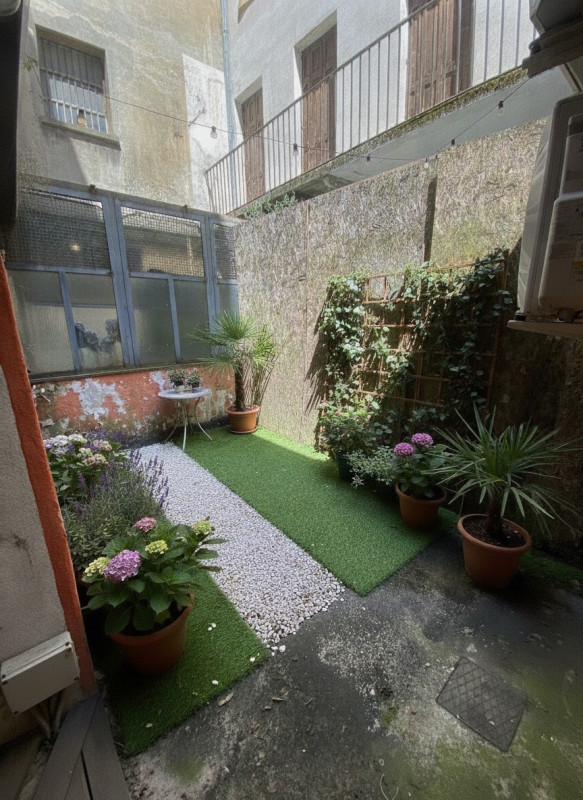 In posizione strategica nel centro storico di PADOVA, a pochi minuti a piedi dal Caffè Pedrocchi,...