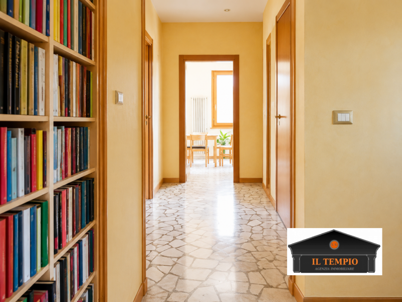 Ampio appartamento con due terrazzi e cantina

In zona tranquilla e ben servita, proponiamo appar...