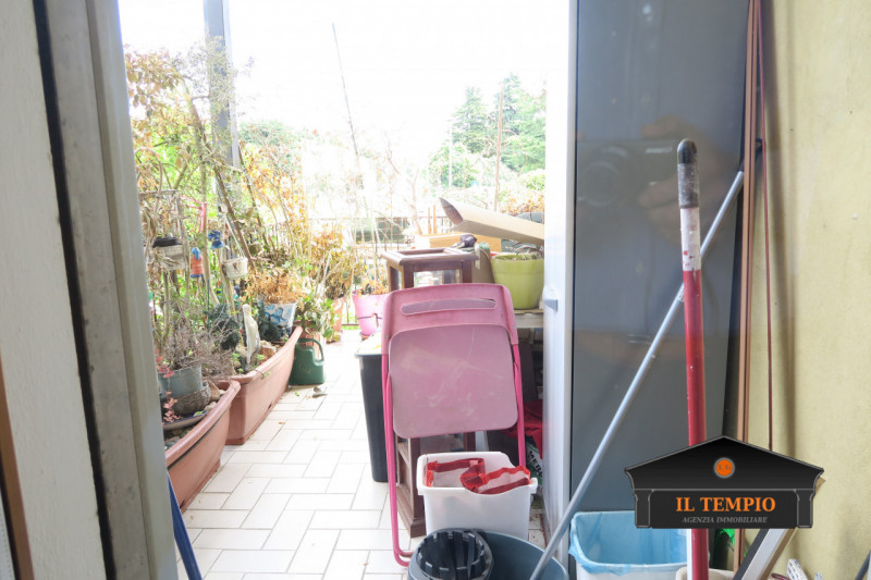 Ampio appartamento con due terrazzi e cantina

In zona tranquilla e ben servita, proponiamo appar...