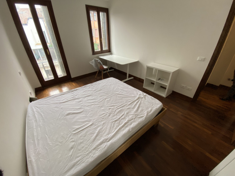 PER STUDENTE UNIVERSITARIO E LAVORATORE via Belzoni: In zona comoda agli ospedali e alle universi...