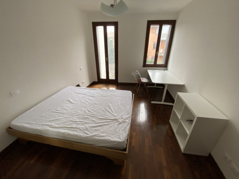 PER STUDENTE UNIVERSITARIO E LAVORATORE via Belzoni: In zona comoda agli ospedali e alle universi...