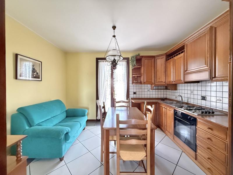 Ciao da Arcobaleno Immobiliare, oggi ti proponiamo in vendita una rara opportunità: elegante casa...