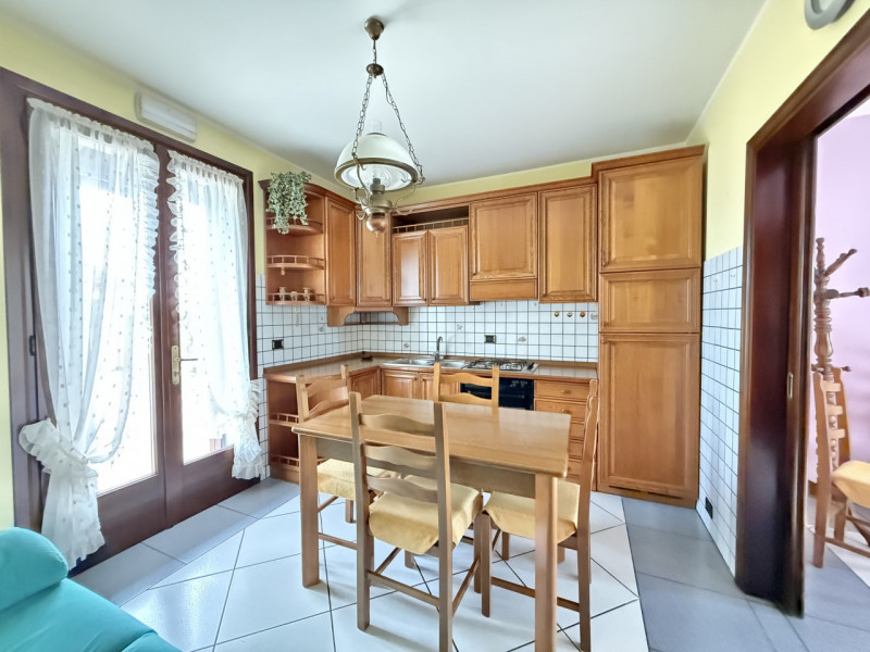 Ciao da Arcobaleno Immobiliare, oggi ti proponiamo in vendita una rara opportunità: elegante casa...