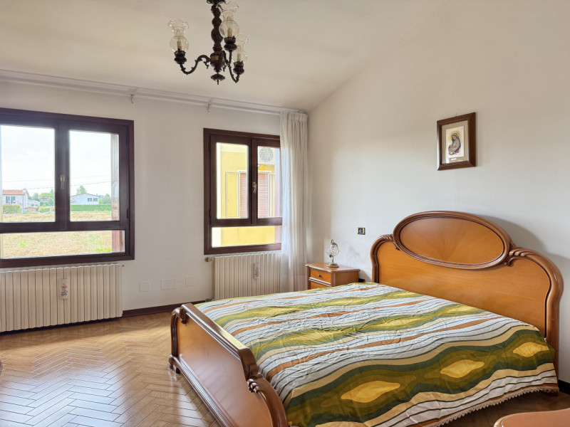 Ciao da Arcobaleno Immobiliare, oggi ti proponiamo in vendita una rara opportunità: elegante casa...