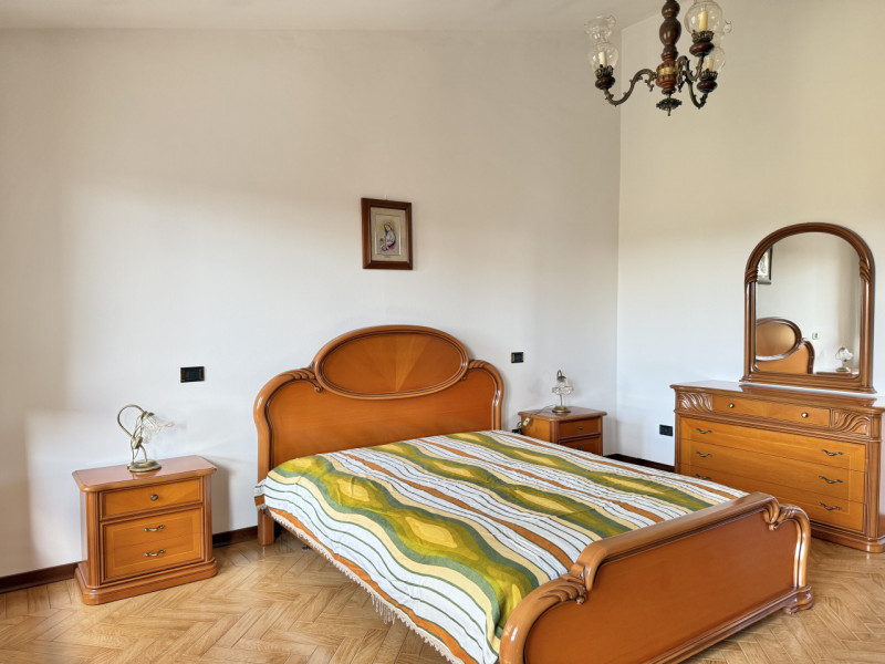 Ciao da Arcobaleno Immobiliare, oggi ti proponiamo in vendita una rara opportunità: elegante casa...
