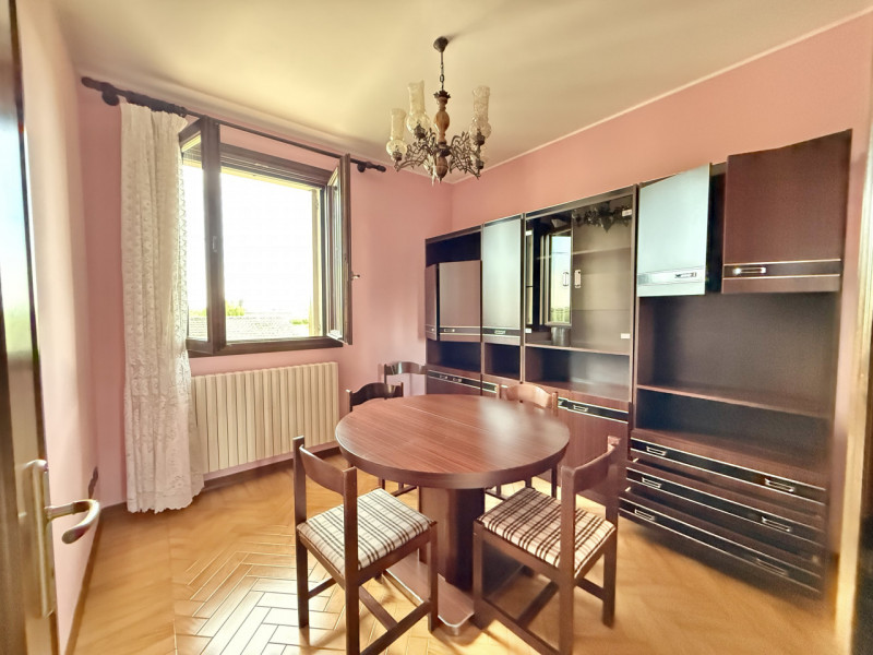 Ciao da Arcobaleno Immobiliare, oggi ti proponiamo in vendita una rara opportunità: elegante casa...