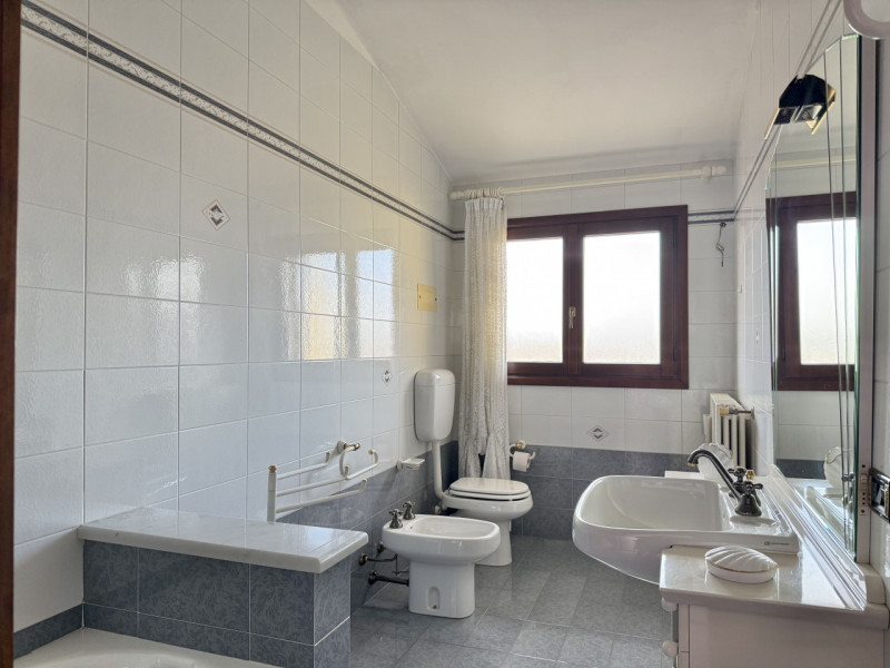 Ciao da Arcobaleno Immobiliare, oggi ti proponiamo in vendita una rara opportunità: elegante casa...