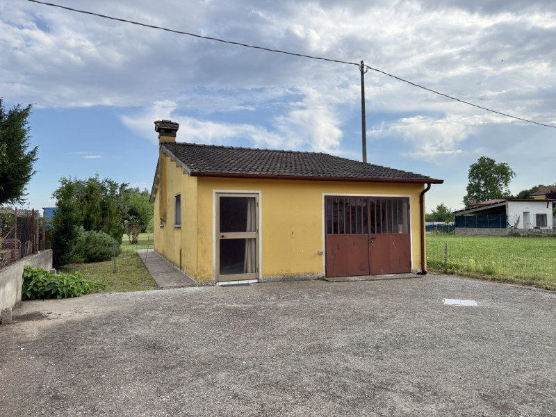 Ciao da Arcobaleno Immobiliare, oggi ti proponiamo in vendita una rara opportunità: elegante casa...