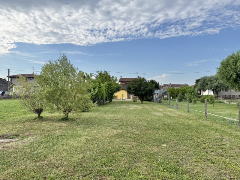 Ciao da Arcobaleno Immobiliare, oggi ti proponiamo in vendita una rara opportunità: elegante casa...