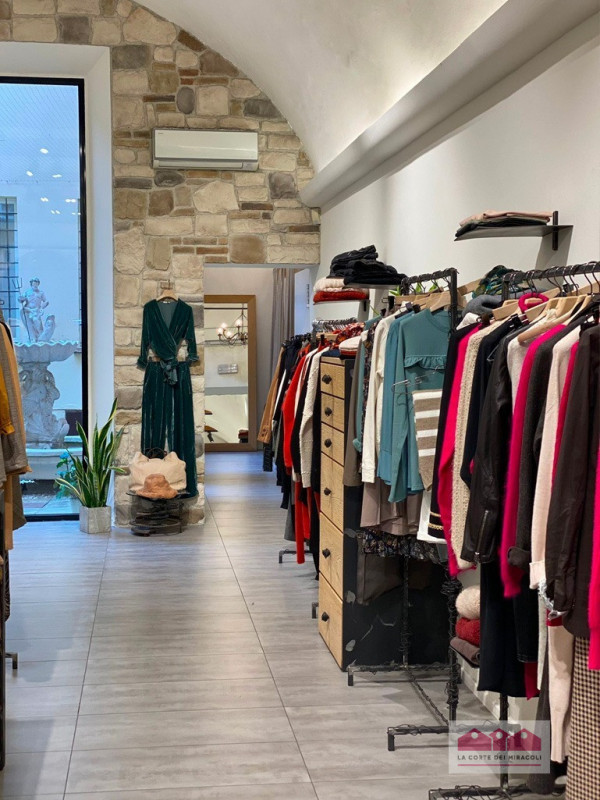 CENTRO STORICO: Scopri un'opportunità unica per avviare la tua attività commerciale nel cuore di ...