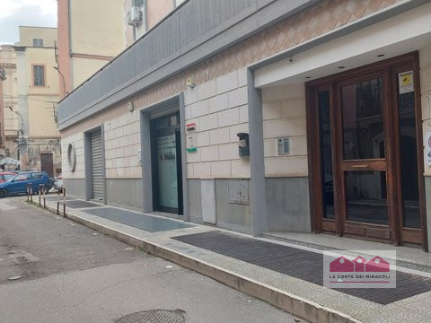 CENTRO STORICO: Scopri un'opportunità unica per avviare la tua attività commerciale nel cuore di ...