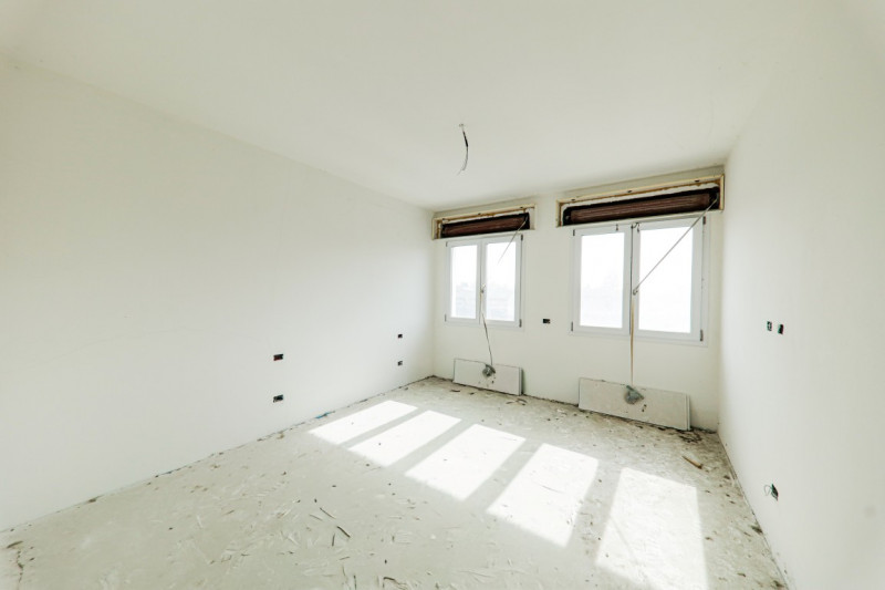 COMPOSIZIONE:
Proponiamo in vendita appartamento situato al piano primo, attualmente allo stato g...