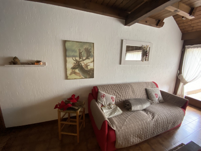 Titolo: Splendido appartamento con Camino e Terrazze Panoramiche – A due passi dal Centro e dalle...