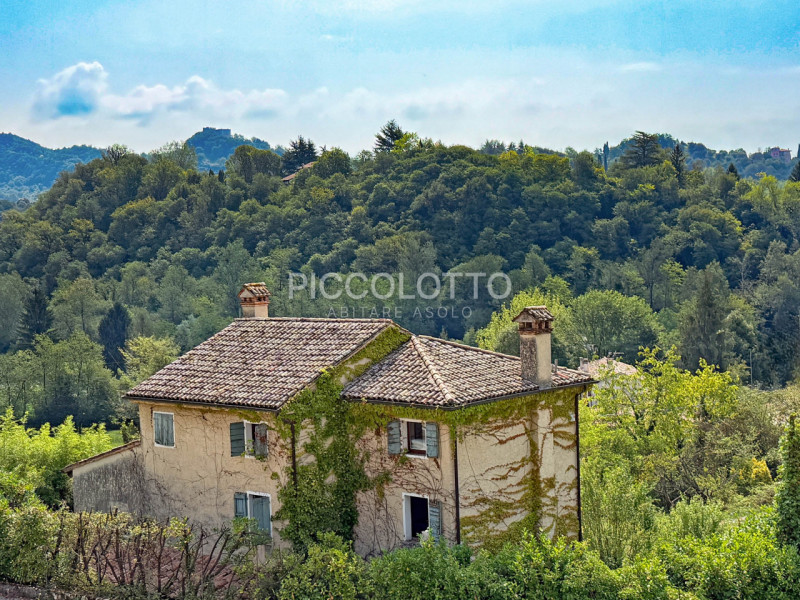Rif. V5119 - Asolo, località Pagnano, affascinante rustico dei primi del ‘900 in vendita, immerso...