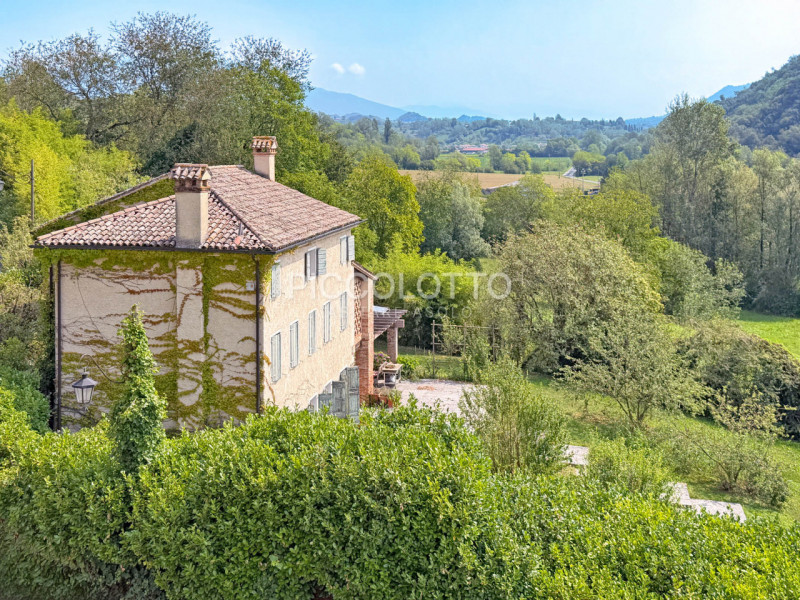 Rif. V5119 - Asolo, località Pagnano, affascinante rustico dei primi del ‘900 in vendita, immerso...