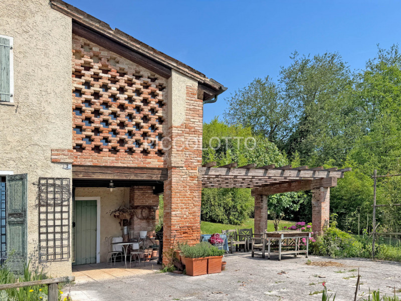 Rif. V5119 - Asolo, località Pagnano, affascinante rustico dei primi del ‘900 in vendita, immerso...